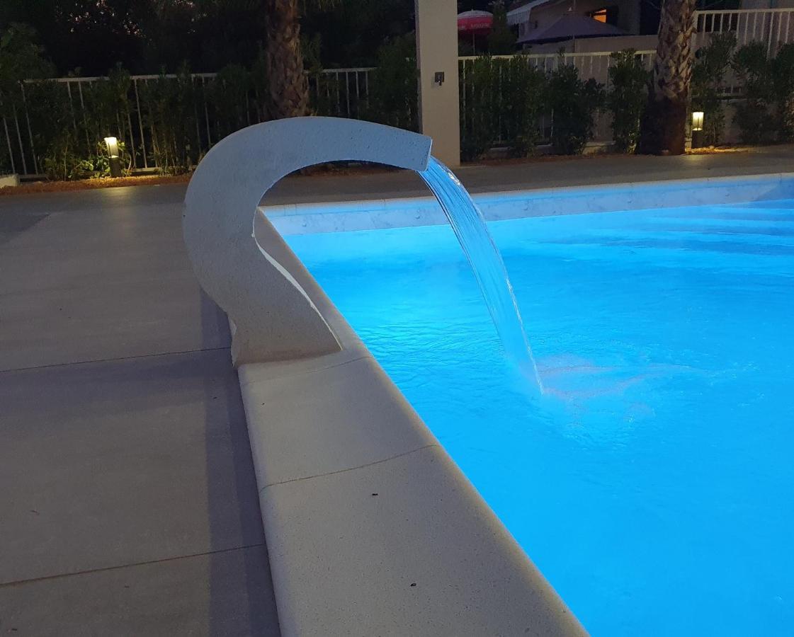 Villa Aquamarine Apartments 노바야 외부 사진